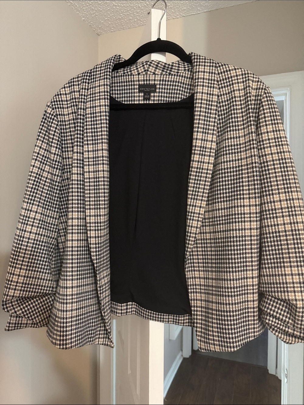 Ann Taylor Black and White Houndstooth Open Blazer